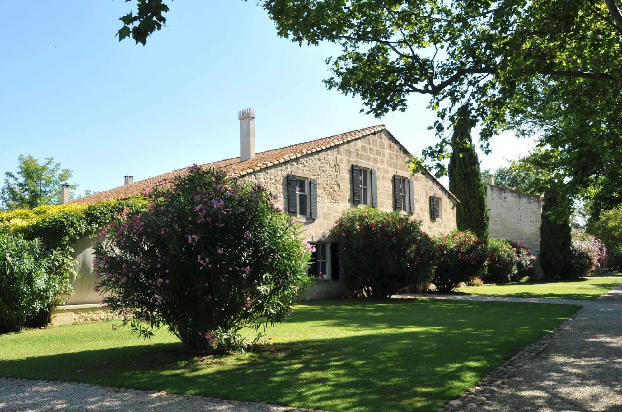 Le Mas De Peint - Hotel Et Restaurant Arles Exteriör bild